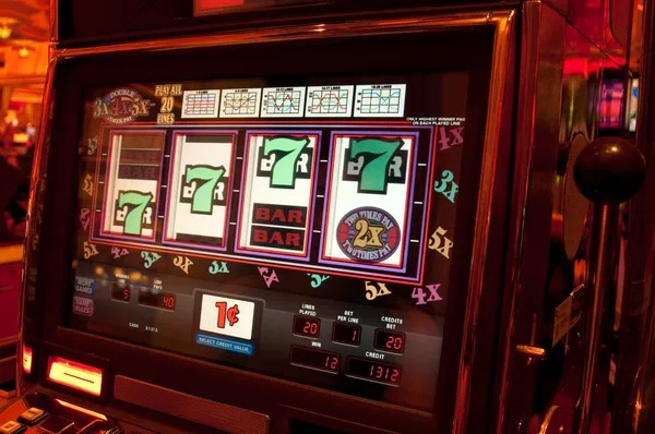 Sakong live-dealer table on slotgokil showing card distribution and betting interface